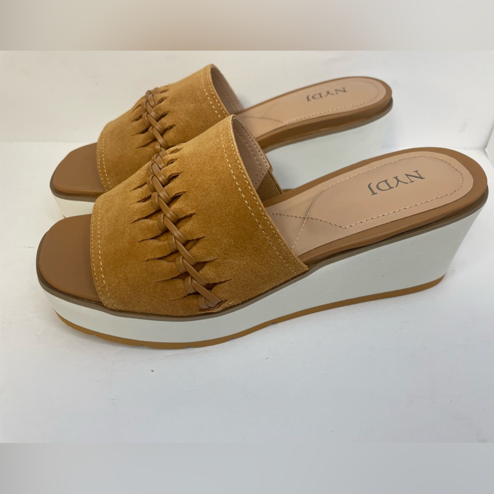 NYDJ Women's Wedge Pump Size 5.5 Suede Color: Cognac New in box